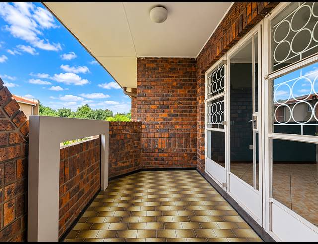 2 BEDROOM FLAT FOR SALE IN THREE RIVERS